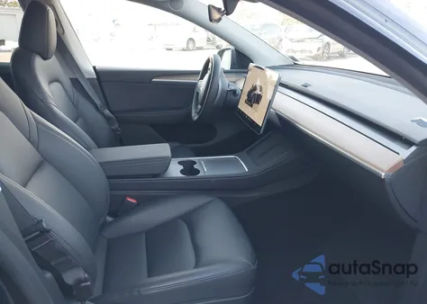 2024 Tesla Model Y Long Range Dual Motor All-Wheel Drive z USA, uszkodzony, nr VIN 7SAYGDEE5RA288283